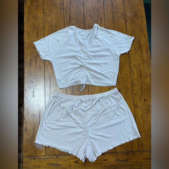 Colsie Cream Ruched Lounge Set - Picture 2 of 2